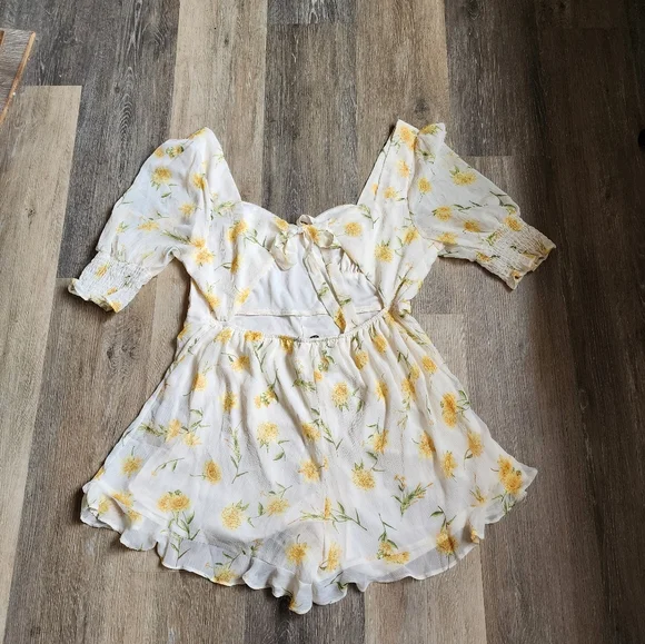 MISS SELFRIDGE FLORAL ROMPER - Picture 7 of 12